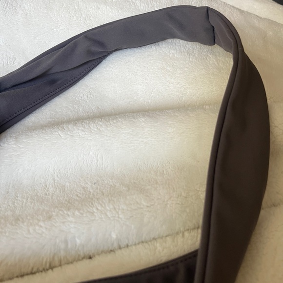 Keep that pump halter sports bra - Picture 5 of 8